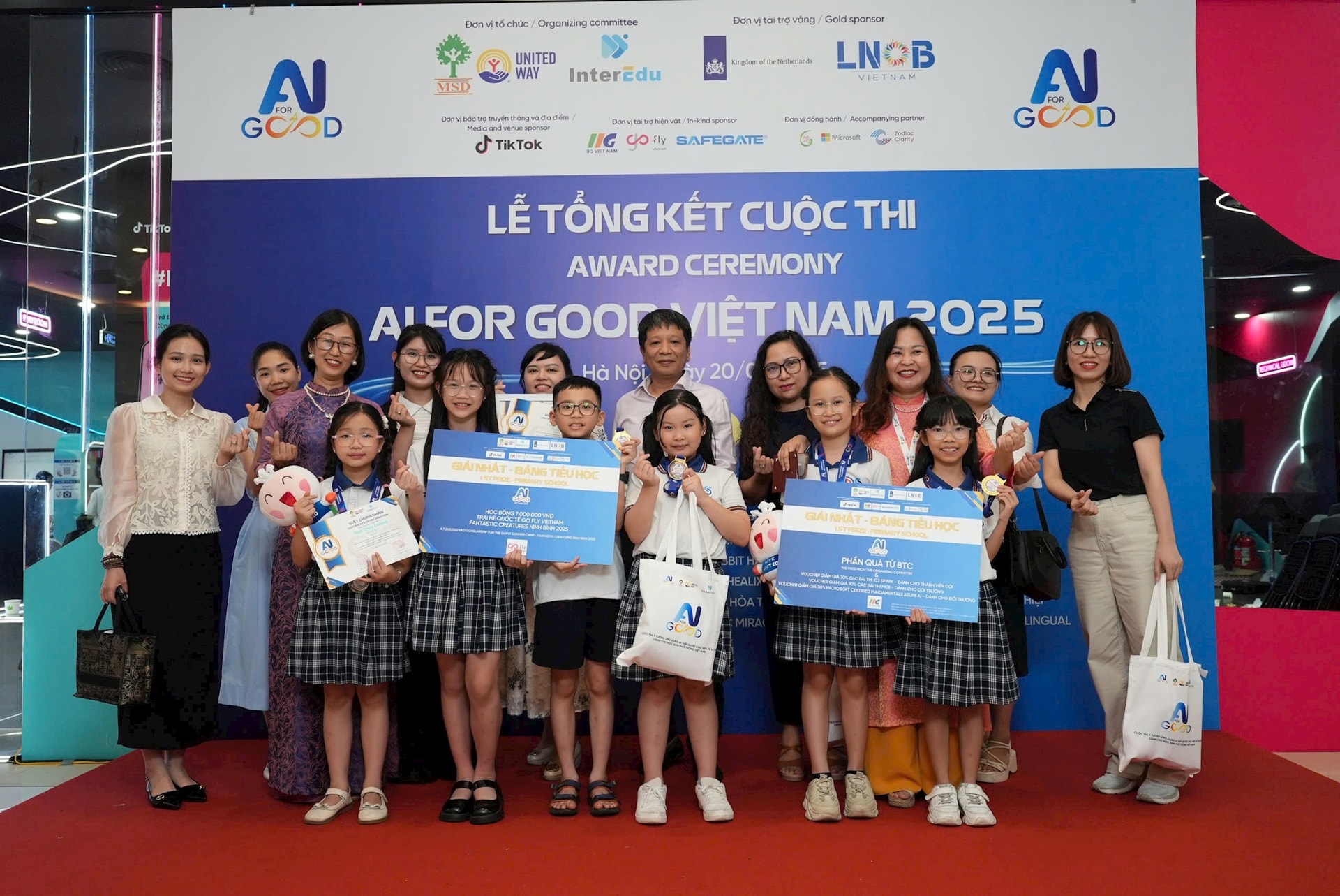 Trường Tiểu học Nguyễn Siêu giành giải Nhất cuộc thi ứng dụng AI 5 th-nguyen-sieu-thi-ai-3.jpg