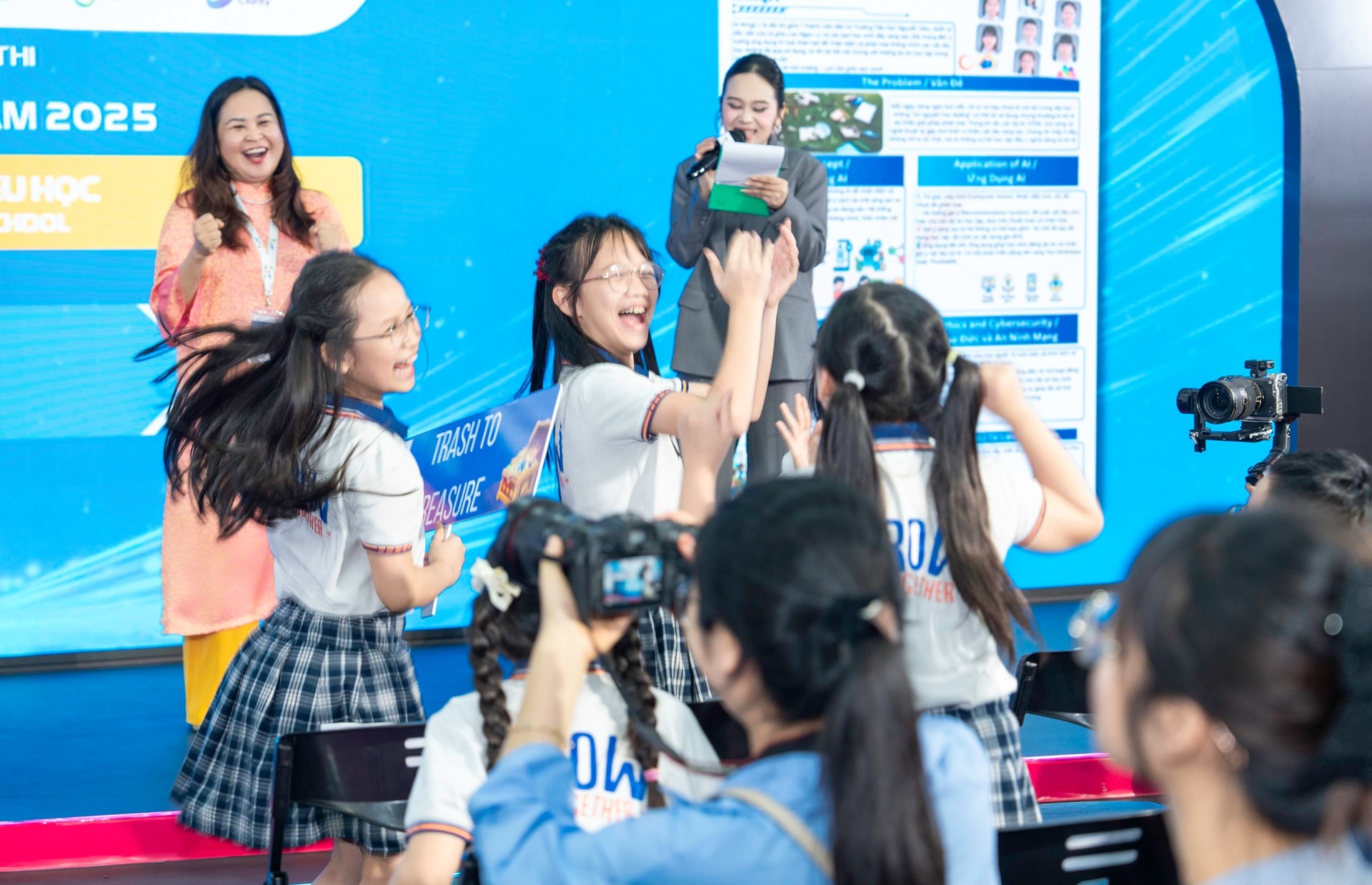 Trường Tiểu học Nguyễn Siêu giành giải Nhất cuộc thi ứng dụng AI 3 th-nguyen-sieu-thi-ai-4.jpg