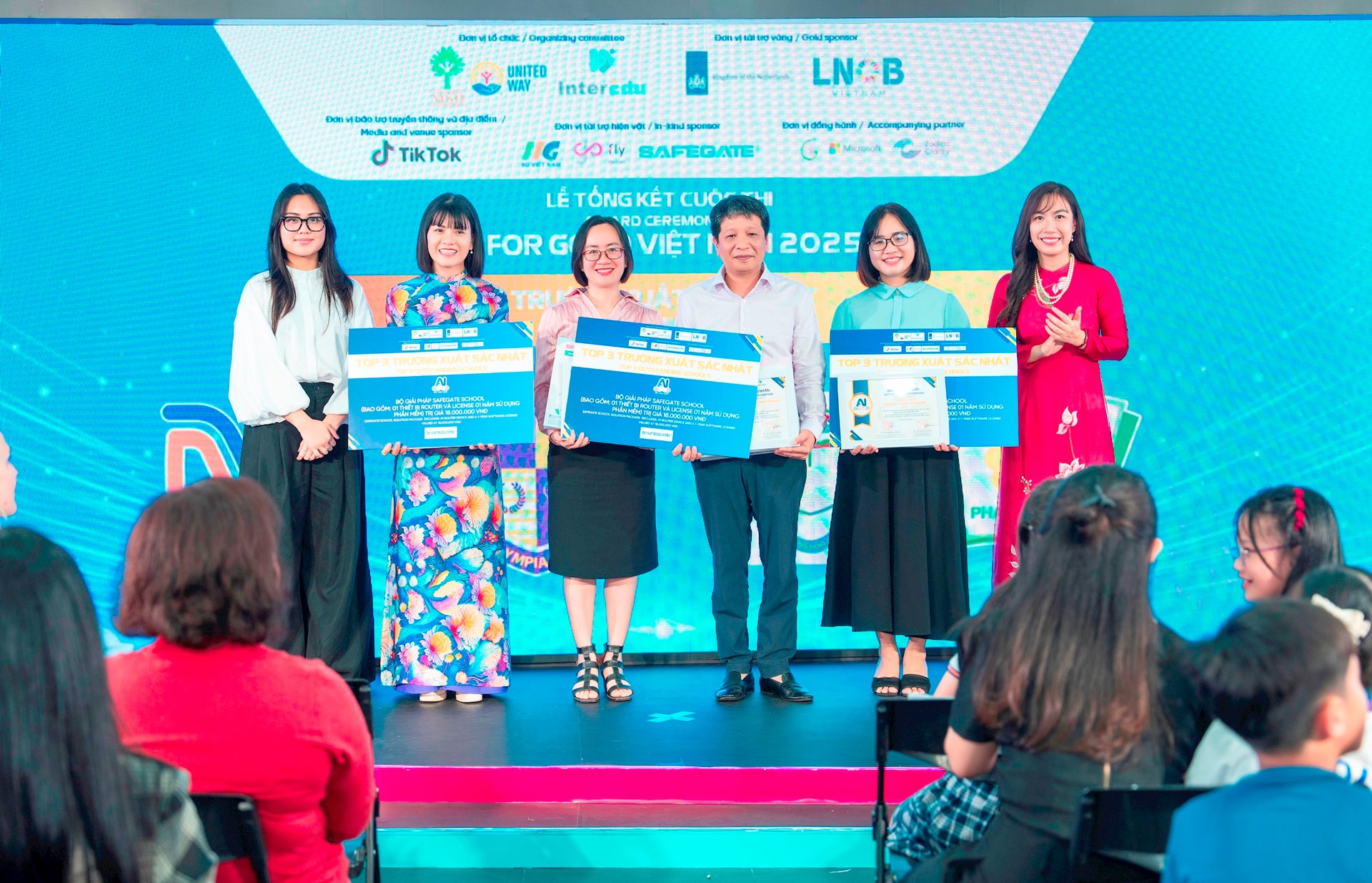 Trường Tiểu học Nguyễn Siêu giành giải Nhất cuộc thi ứng dụng AI 2 th-nguyen-sieu-thi-ai-6.jpg