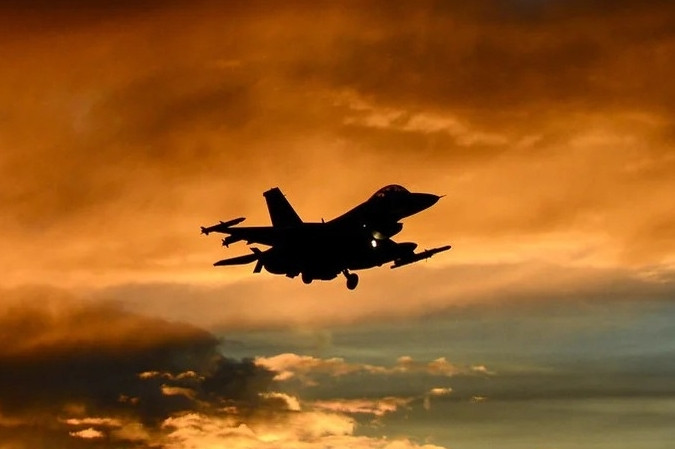 Nga trình làng 'quái thú' Su-57M tích hợp công nghệ khủng cạnh tranh F-35 Mỹ 2 Tiêm kích F-16 đấu UAV Geran: Công nghệ UAV giá rẻ Nga hạ tiêm kích hiện đại Mỹ?