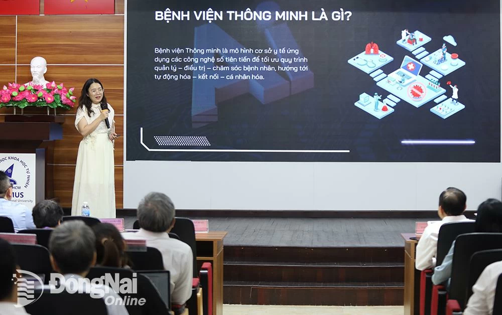 Đại diện doanh nghiệp chia sẻ về mô hình bệnh viện thông minh tại tọa đàm. Ảnh: BTC cung cấp