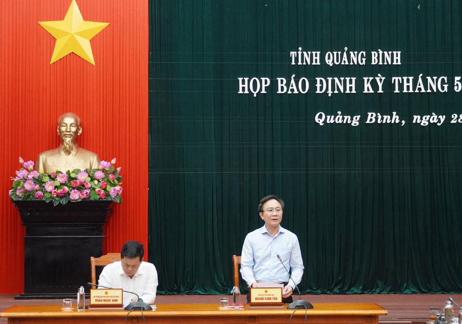 Kinh tế Quảng Bình chuyển biến rõ nét, ghi nhận nhiều chỉ số tăng trưởng khả quan 1 Phó Chủ tịch UBND tỉnh Quảng Bình Hoàng Xuân Tân chủ trì buổi họp báo