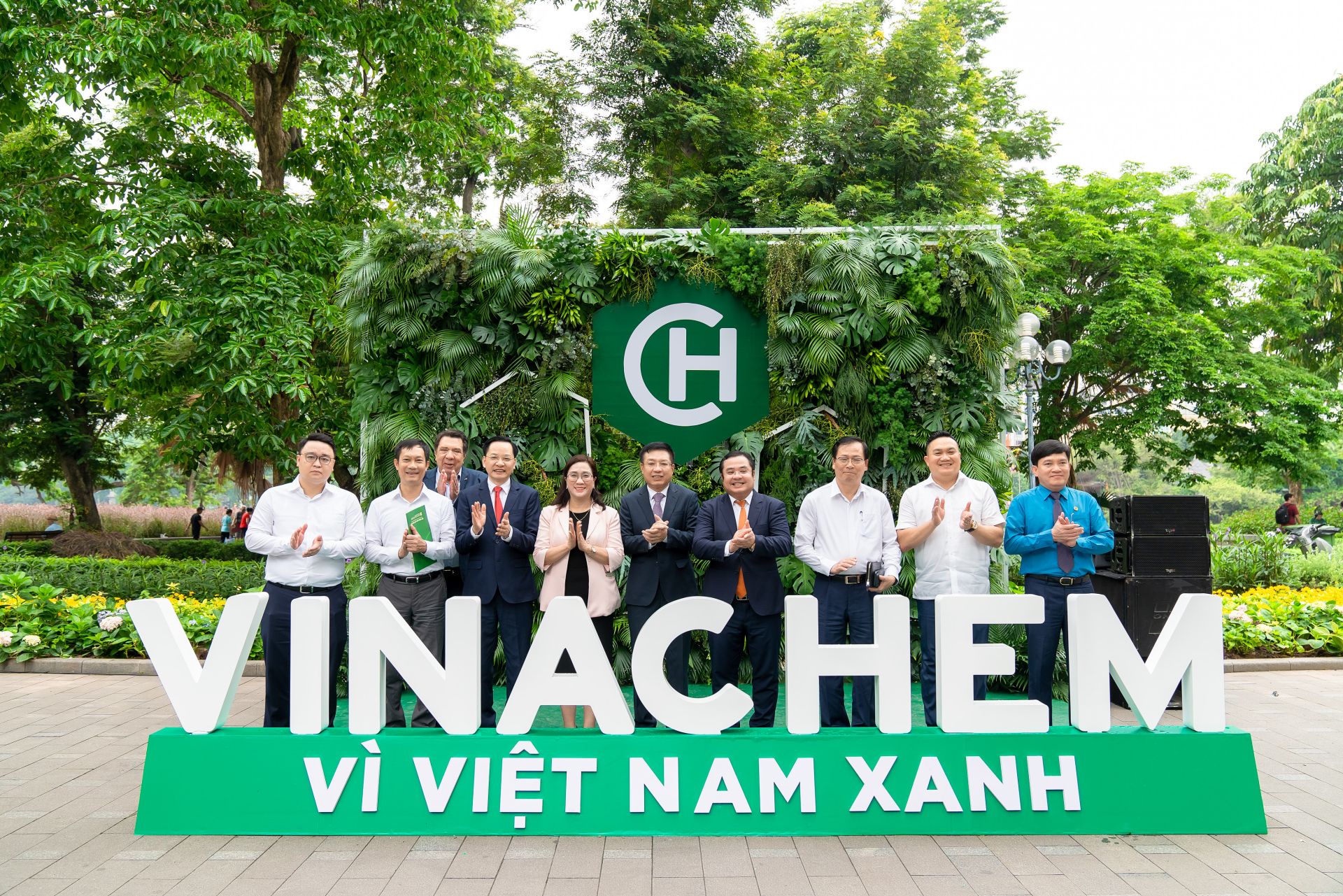 Tập đoàn Hoá chất Việt Nam chủ động xây dựng kênh bán hàng trực tuyến riêng, mở ra hướng đi mới cho ngành hóa chất trong kỷ nguyên số Tập đoàn Hoá chất Việt Nam chủ động xây dựng kênh bán hàng trực tuyến riêng, mở ra hướng đi mới cho ngành hóa chất trong kỷ nguyên số