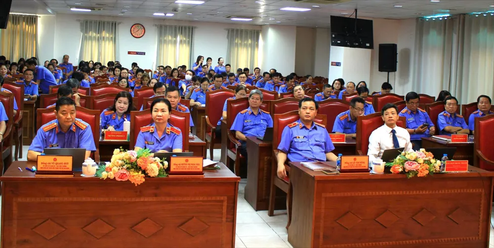 Các cán bộ kiểm sát tham gia hội nghị tập huấn "Ứng dụng trí tuệ nhân tạo và hướng dẫn an toàn thông tin. ẢNH: HẠ QUYÊN ứng dụng AI