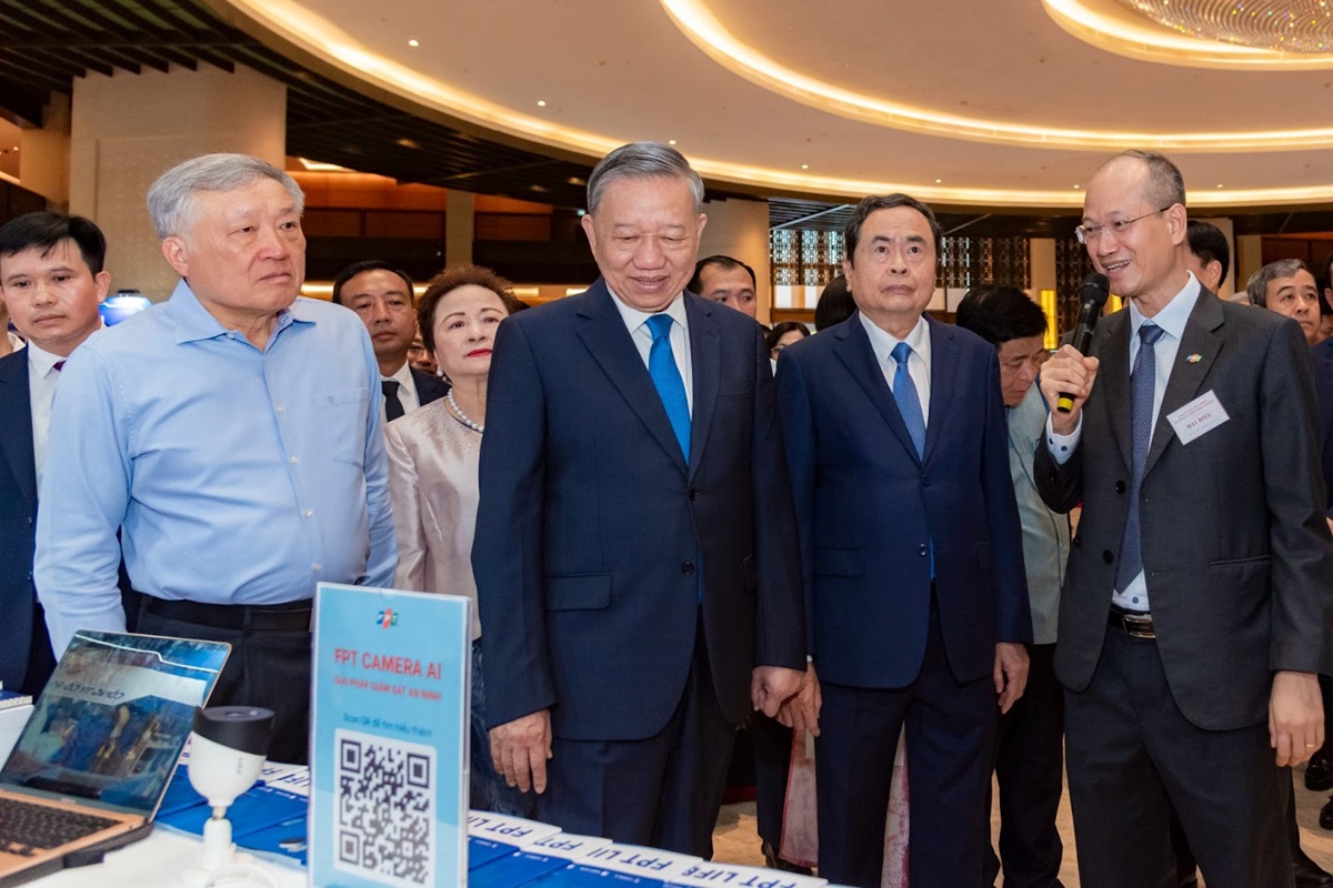 Trình diễn công nghệ lõi, tiên phong mô hình đào tạo AI, FPT cam kết quán triệt tinh thần Nghị quyết 68 1 Trình diễn công nghệ lõi, tiên phong mô hình đào tạo AI, FPT cam kết quán triệt tinh thần Nghị quyết 68 - unnamed 2025 05 18T131218.831