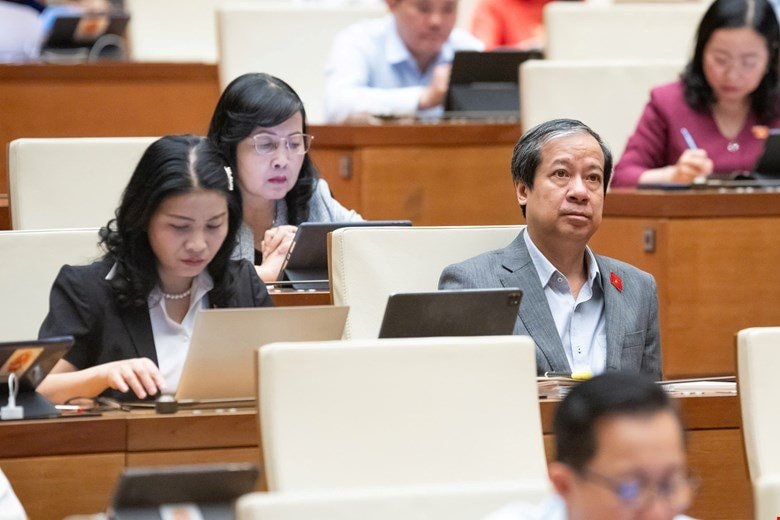 Hỗ trợ người lao động bị ảnh hưởng từ chuyển đổi trí tuệ nhân tạo AI 2 vl4.jpeg