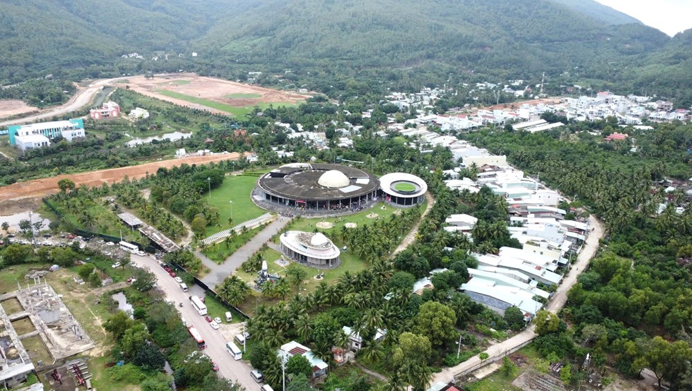 Đưa Bình Định trở thành trung tâm công nghiệp bán dẫn, trí tuệ nhân tạo | Nhịp sống số 1 Đưa Bình Định trở thành trung tâm công nghiệp bán dẫn, trí tuệ nhân tạo - ảnh 1