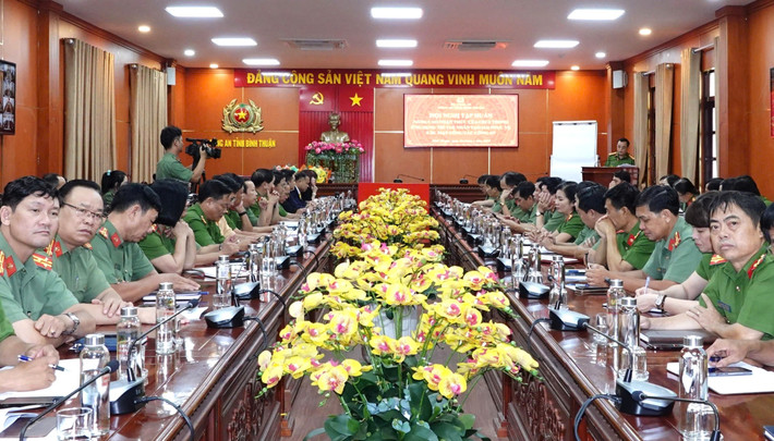 Đông đảo cán bộ, chiến sĩ công an tỉnh tham gia buổi tập huấn z6544503966123-7b640bddeda0c743499fe79154bac6f6.jpg