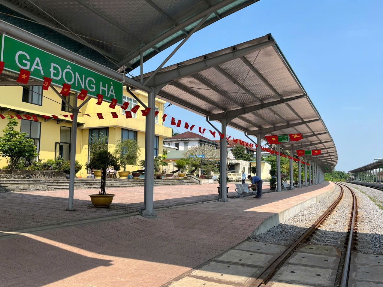 Chạy đôi tàu khách từ Quảng Bình đến Quảng Trị: Giải pháp di chuyển cho công chức đi làm sau khi sáp nhập tỉnh 1 z66079564809844b35209474e7c04fc7cb5b463e91c46a