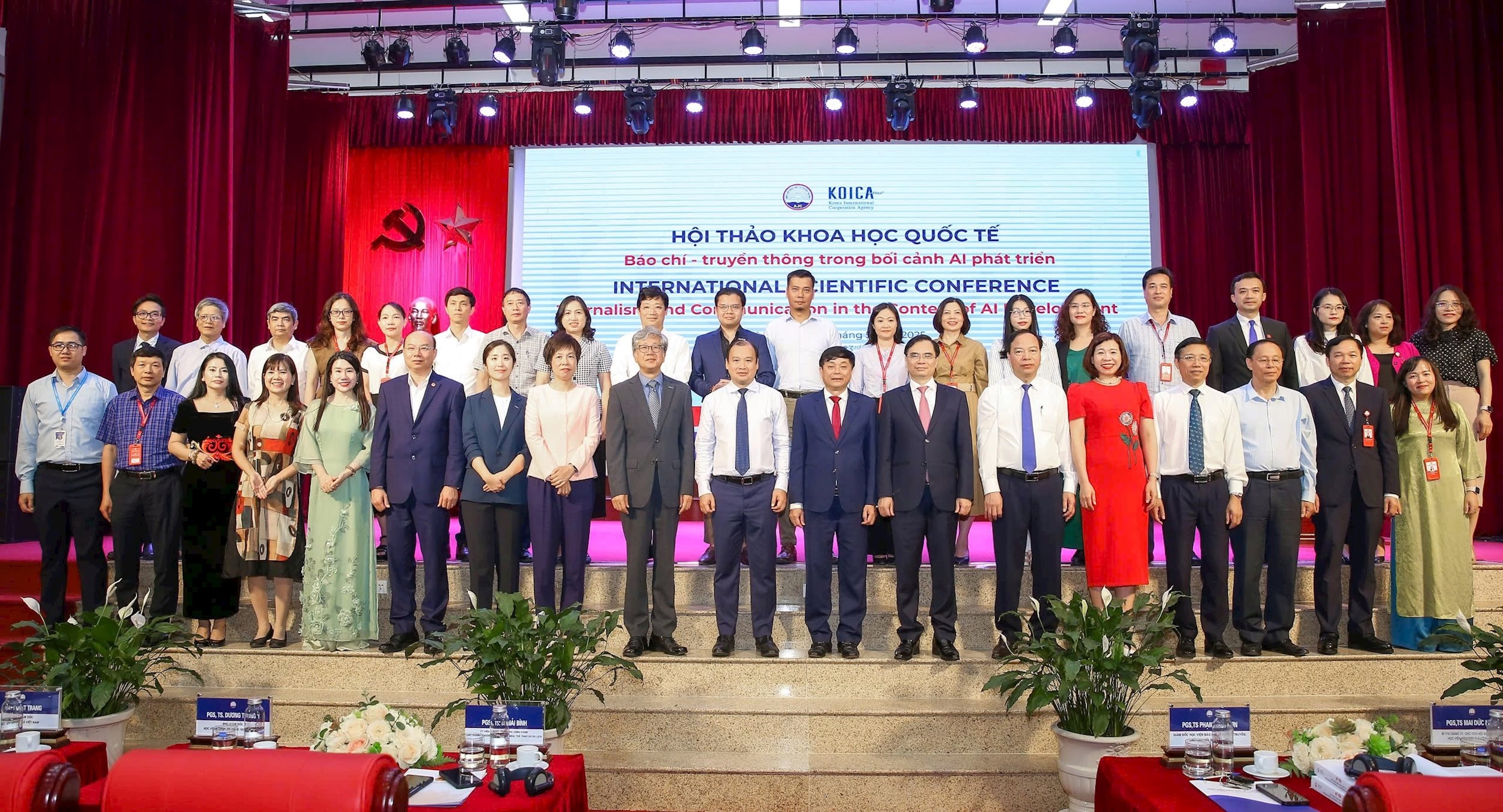 Báo chí - truyền thông trong bối cảnh trí tuệ nhân tạo phát triển 6 z6630020292112_2afc7c33115569e8b514dc7057e3d947.jpg