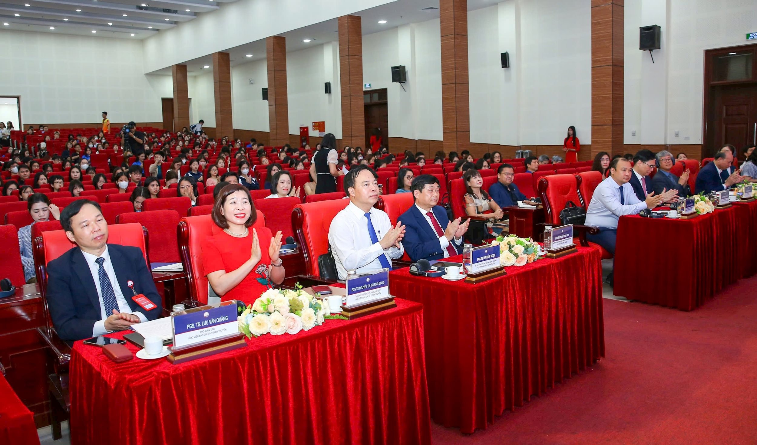 Báo chí - truyền thông trong bối cảnh trí tuệ nhân tạo phát triển 3 z6630181402093_63a443794b0c8427e5e6328e9c04776f.jpg