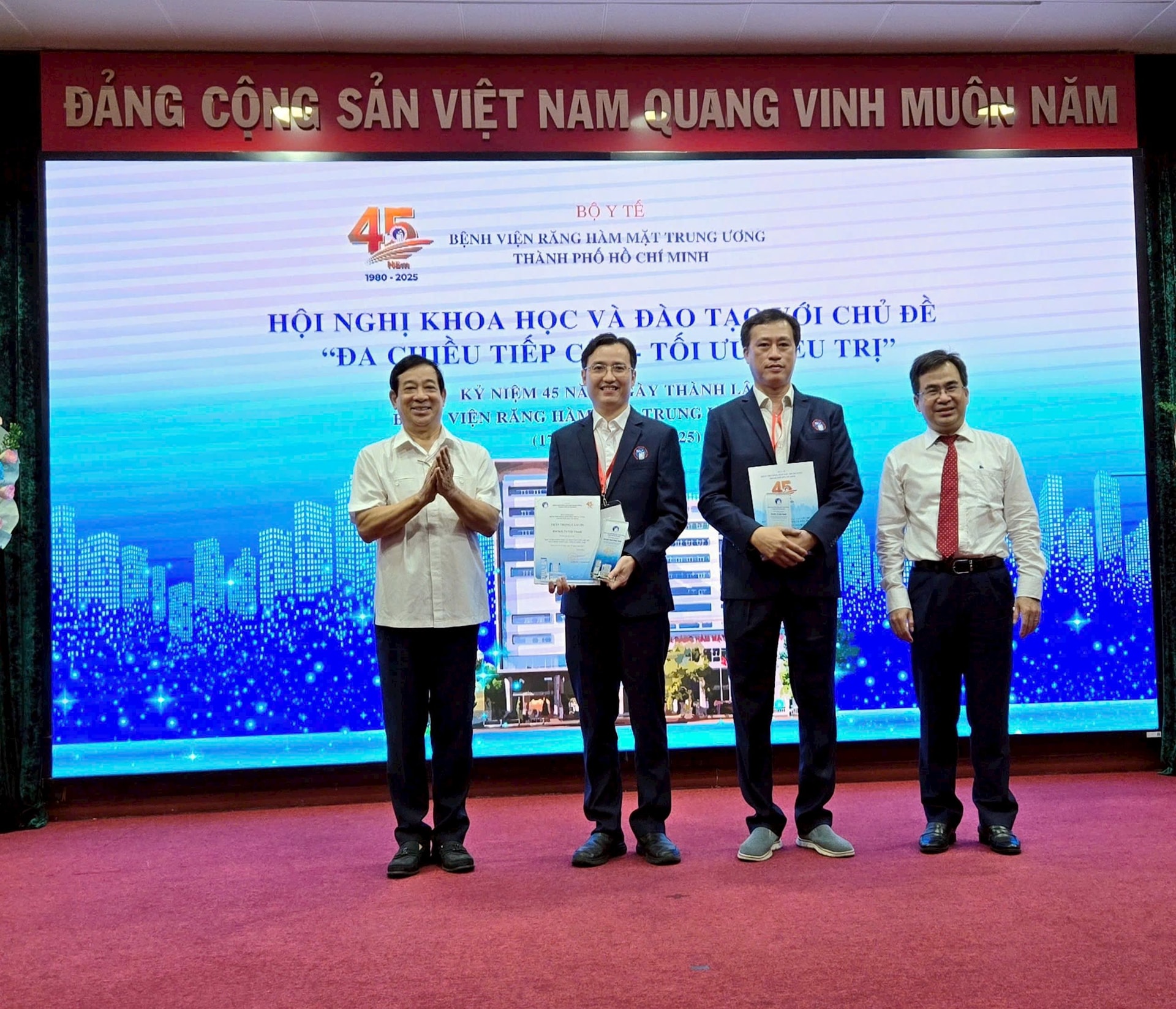 Bước chuyển mình mạnh mẽ của ngành Răng Hàm Mặt trong thời đại số 3 z6631964382939_91dfc06d2c5ae9d5a044a16e3641eb6a.jpg