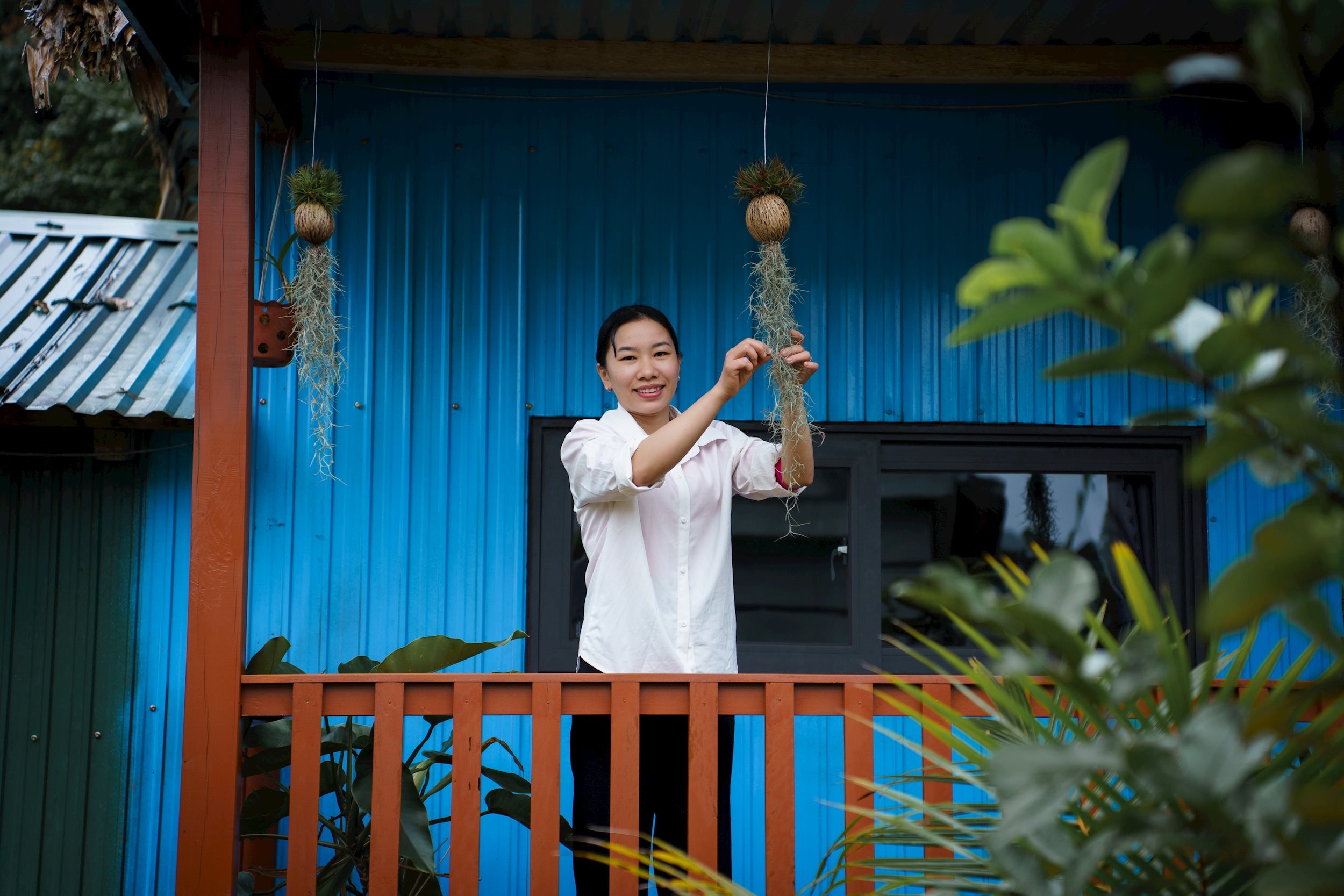07 - Người dân dọn dẹp Rural Homestay