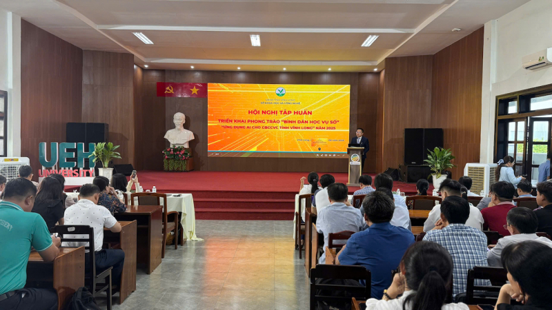 Vĩnh Long: Tập huấn "Bình dân học vụ số" ứng dụng AI cho cán bộ, công viên chức 3 Vĩnh Long: Tập huấn Bình dân học vụ số ứng dụng AI cho 600 cán bộ, công chức và viên chức -0