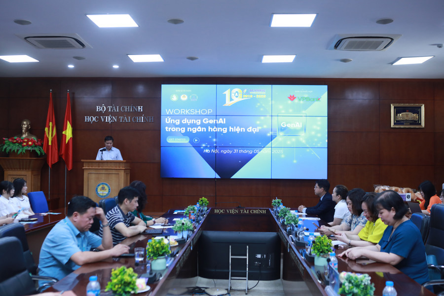 AI tạo ra những thay đổi sâu rộng trong lĩnh vực tài chính – ngân hàng 2 Hội thảo mang đến những góc nhìn đa chiều và thiết thực cho sinh viên về tác động và tiềm năng của trí tuệ nhân tạo (AI) trong ngành tài chính – ngân hàng.