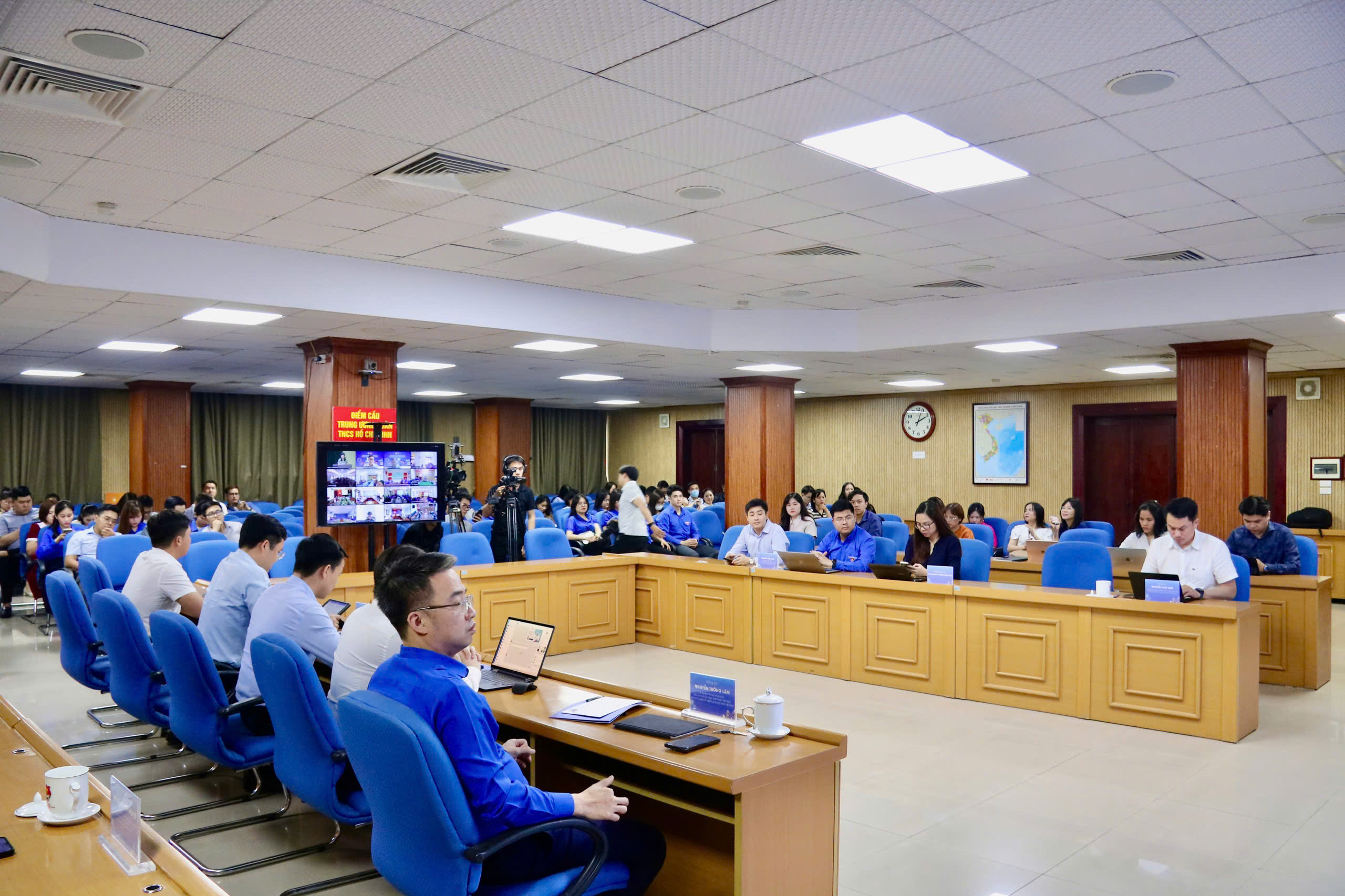 Bình dân học AI - Phổ cập AI và tập huấn kỹ năng AI cho cán bộ đoàn, hội 1 133929836933370342 z6651354757004 48d743f5dde925eba837e37d9d9ff9e3