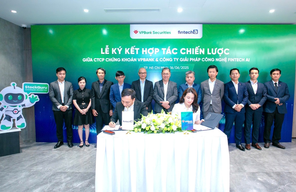 StockGuru - Bước tiến AI trong đầu tư chứng khoán từ VPBankS và Fintech AI - 1 StockGuru - Bước tiến AI trong đầu tư chứng khoán từ VPBankS và Fintech AI - 1