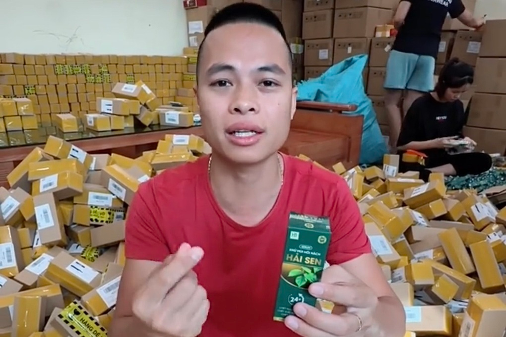 Nhiều người mua khoá học làm giàu giá trăm triệu của Gia đình Hải Sen - 1 Nhiều người mua khoá học làm giàu giá trăm triệu của Gia đình Hải Sen - 1