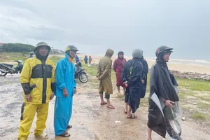 Người phụ nữ bị nước lũ cuốn trôi ở Quảng Bình được phát hiện ở đảo Cồn Cỏ 1 Quảng Bình: 2 vợ chồng mất tích khi đi cất vó trên sông Dinh