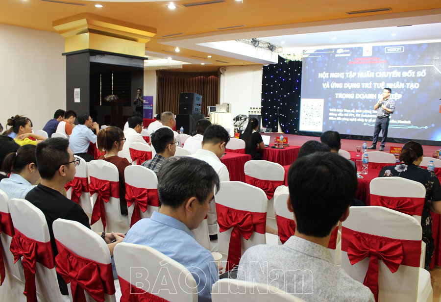 Tập huấn chuyển đổi số và ứng dụng trí tuệ nhân tạo trong doanh nghiệp 2 Tập huấn chuyển đổi số và ứng dụng trí tuệ nhân tạo trong doanh nghiệp