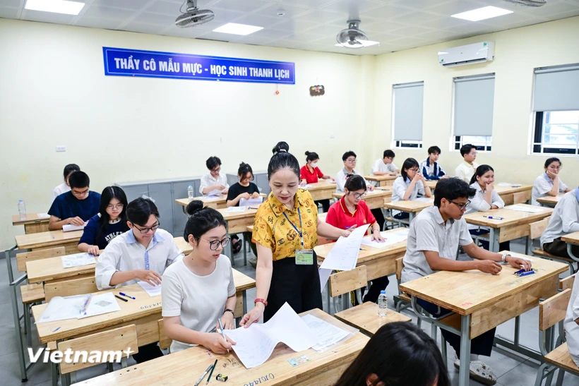 Bộ Công an: Đã phát hiện các trường hợp thí sinh chụp đề nhờ AI giải hộ