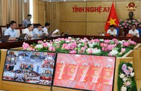 Hơn 1.000 cán bộ ngành TAND TP Hồ Chí Minh được tập huấn về ứng dụng AI 1 Các đại biểu theo dõi quá trình vận hành thử nghiệm hoạt động giải quyết thủ tục hành chính trên Hệ thống thông tin giải quyết thủ tục hành chính tỉnh.
