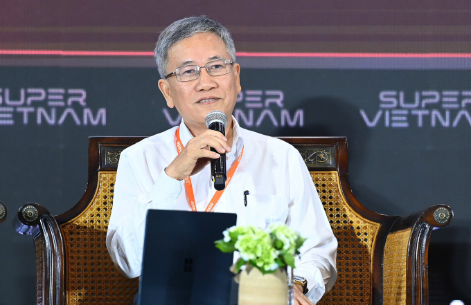 'Thay vì chạy theo xu hướng, doanh nghiệp cần hiểu rõ AI' 5 Ông Thành Nguyễn (Verichains, GreenNode.AI, Phó Chủ tịch VNG) đưa ra nhiều góc nhìn về ứng dụng blockchain, AI trong doanh nghiệp. Ảnh: Giang Huy