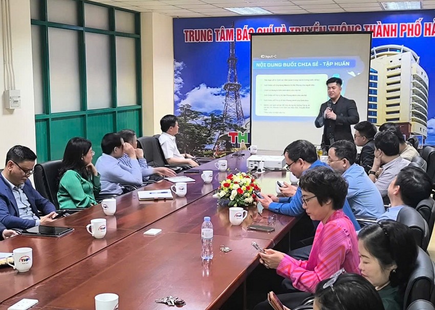 Một buổi tập huấn, trải nghiệm ứng dụng AI Hải Phòng tại Trung tâm Báo chí và Truyền thông thành phố Hải Phòng.