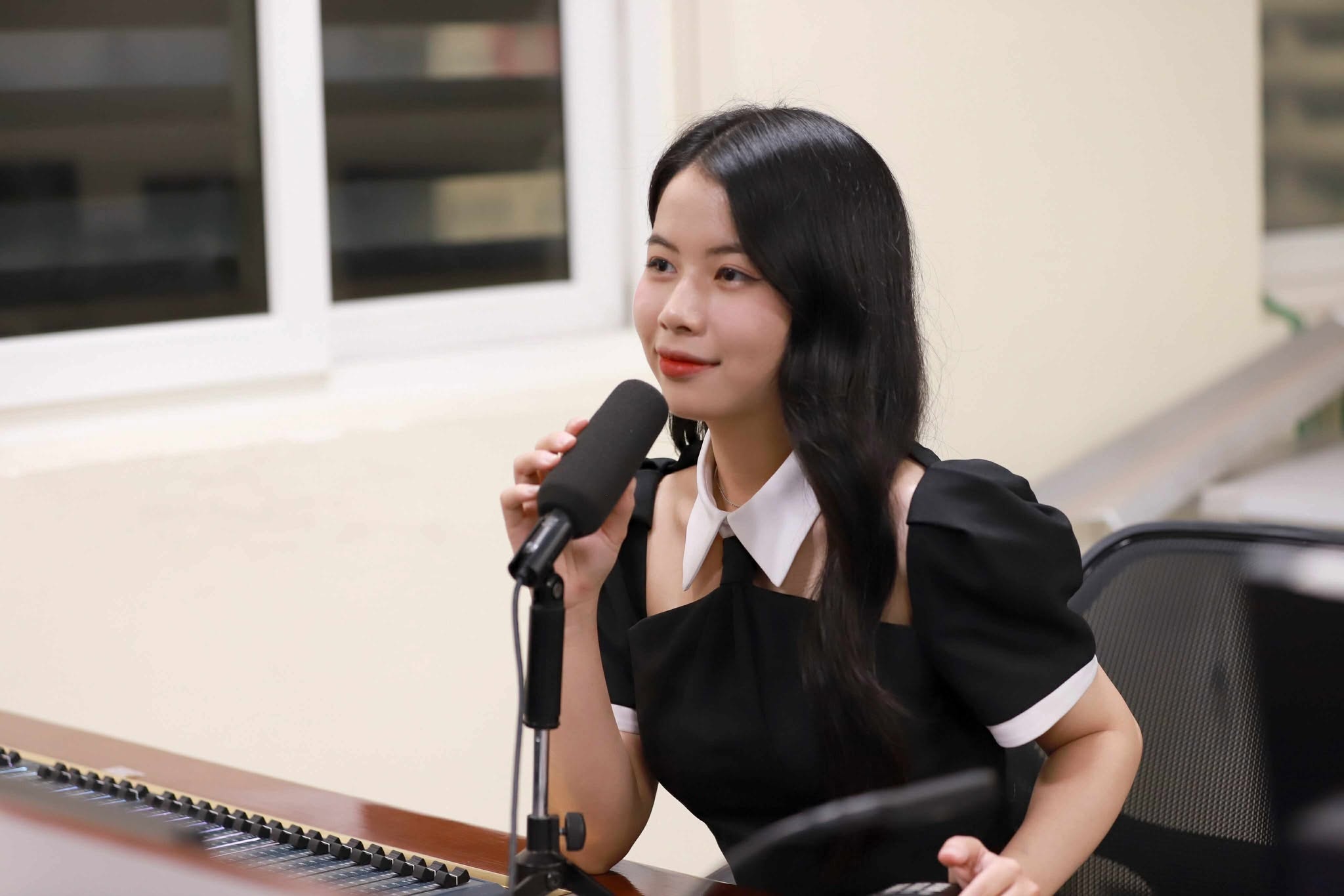 Gen Z làm báo thời AI: “Vượt ải” nhờ ngách đi mới và khả năng đa nhiệm - 6 Gen Z làm báo thời AI: “Vượt ải” nhờ ngách đi mới và khả năng đa nhiệm - 6