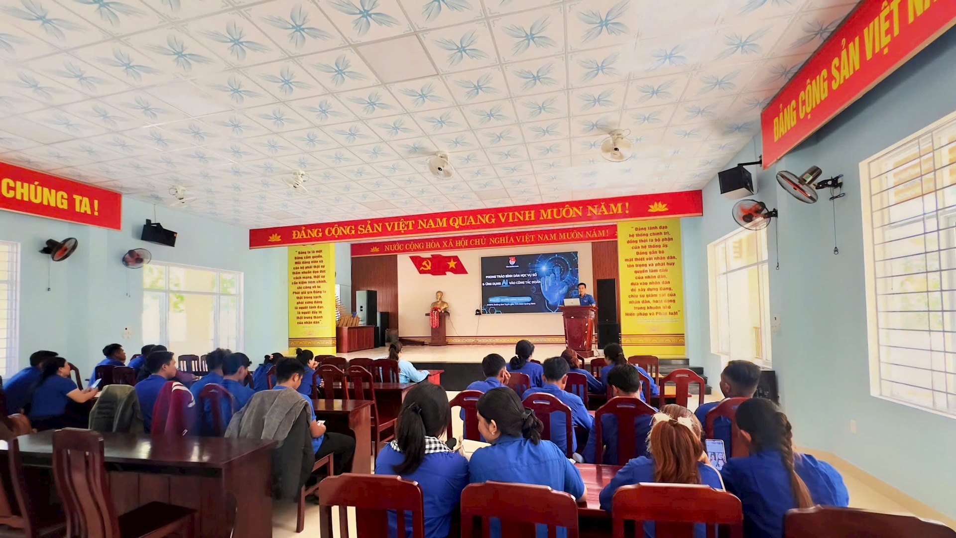 Cán bộ đoàn tại Quảng Nam ứng dụng AI vào công tác đoàn 2 4b3d886e61e6d5b88cf7.jpg