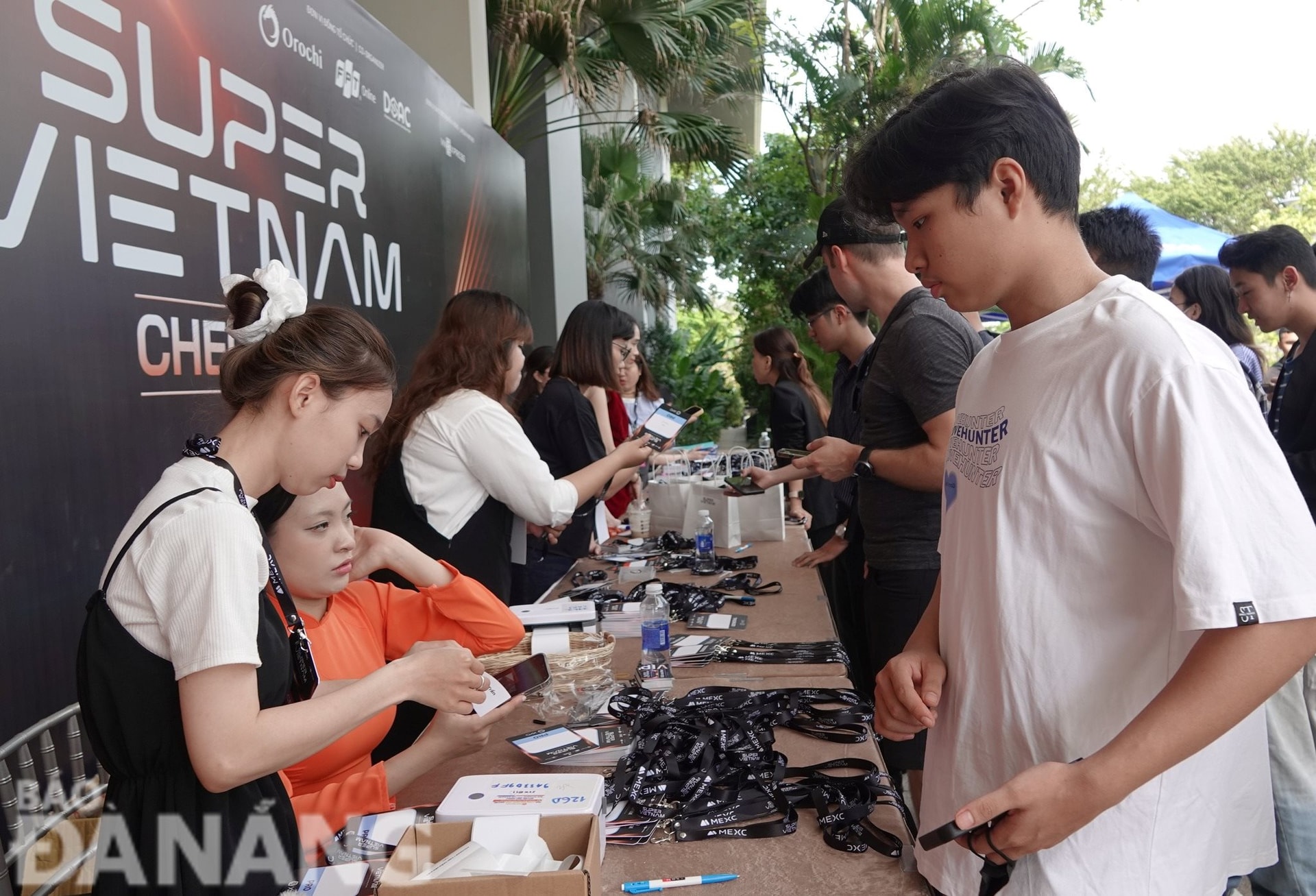 Tiên phong ứng dụng blockchain và AI để doanh nghiệp Việt vươn ra toàn cầu 3 503833537_1019276970386796_5800304899376909213_n.jpeg
