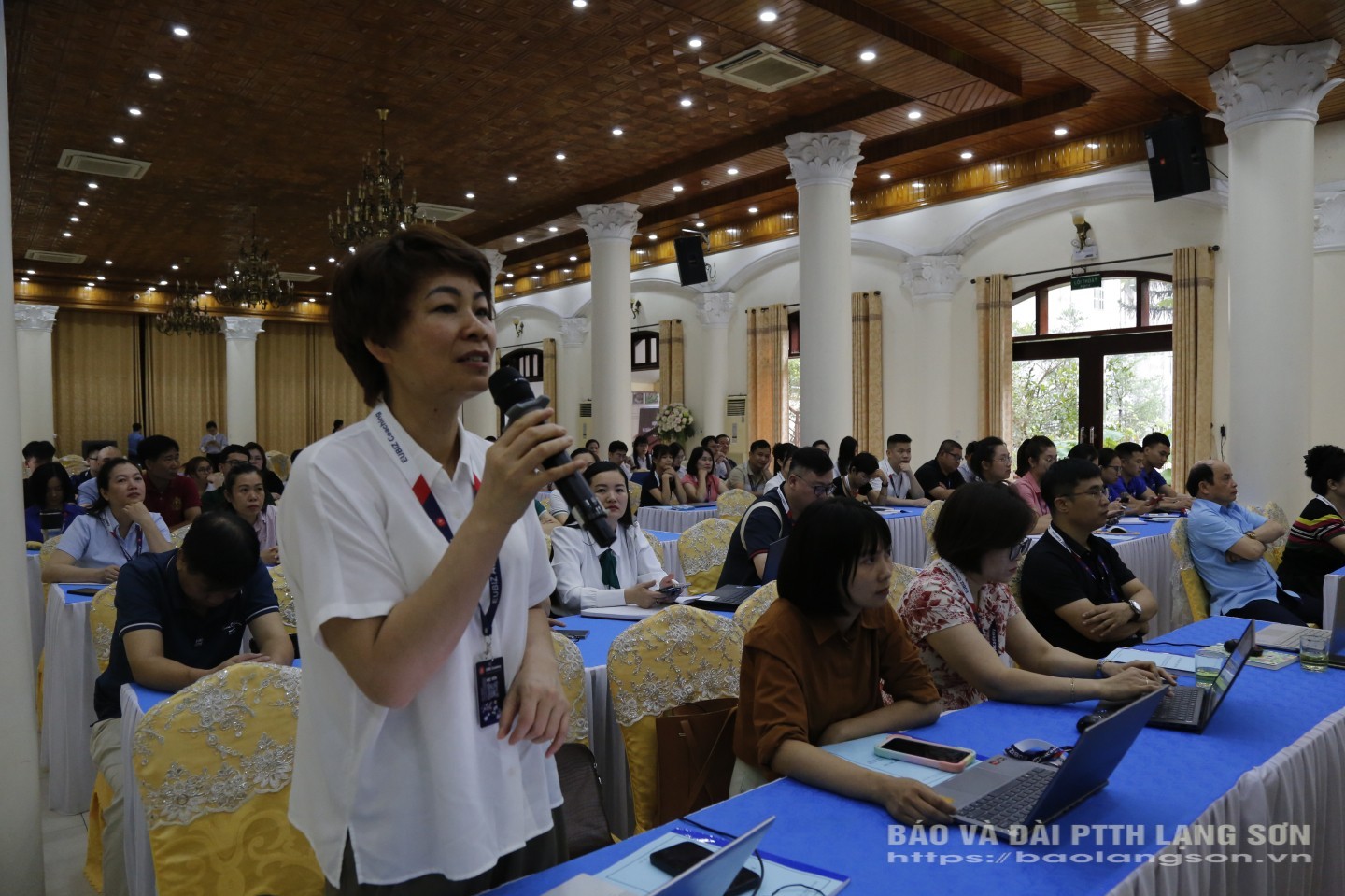 120 doanh nghiệp, hợp tác xã, hộ kinh doanh được tập huấn chuyên sâu về AI - Báo và Đài Phát thanh Truyền hình Lạng Sơn 5 Đại diện doanh nghiệp phát biểu thảo luận tại buổi tập huấn