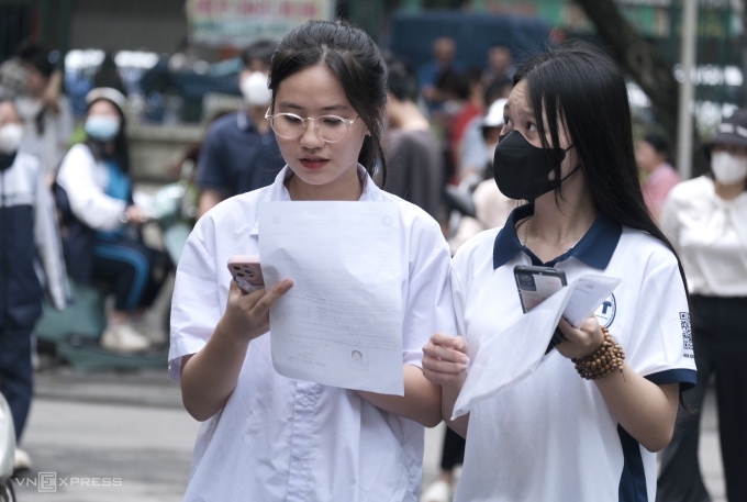 Bảng quy đổi điểm tham khảo của Đại học Sư phạm Hà Nội 1 Thí sinh thi đánh giá năng lực Đại học Sư phạm Hà Nội hôm 17/5. Ảnh: Dương Tâm