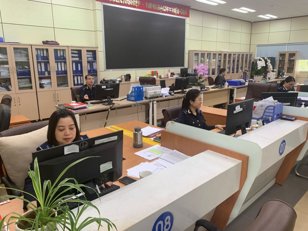 Mỗi cán bộ, công chức Hải quan cửa khẩu quốc tế Móng Cái chủ động đề xuất sáng kiến ứng dụng công nghệ, đặc biệt là AI vào thực tiễn công việc
