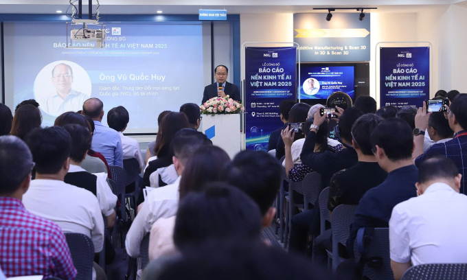 AI có thể đóng góp 130 tỷ USD cho kinh tế Việt Nam 2 Giám đốc NIC Vũ Quốc Huy phát biểu tại sự kiện. Ảnh: Trang Nguyễn