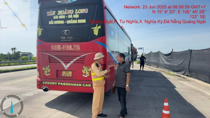 Sẽ xử lý nghiêm lái xe khách sử dụng điện thoại khi đang điều khiển phương tiện 1 đt phạt.jpg -1