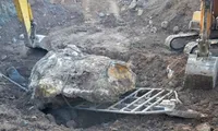 Tính chuyện khai thác mỏ ngọc bích ở Quảng Bình 6 Hòn đá bán quý nặng 27 tấn.