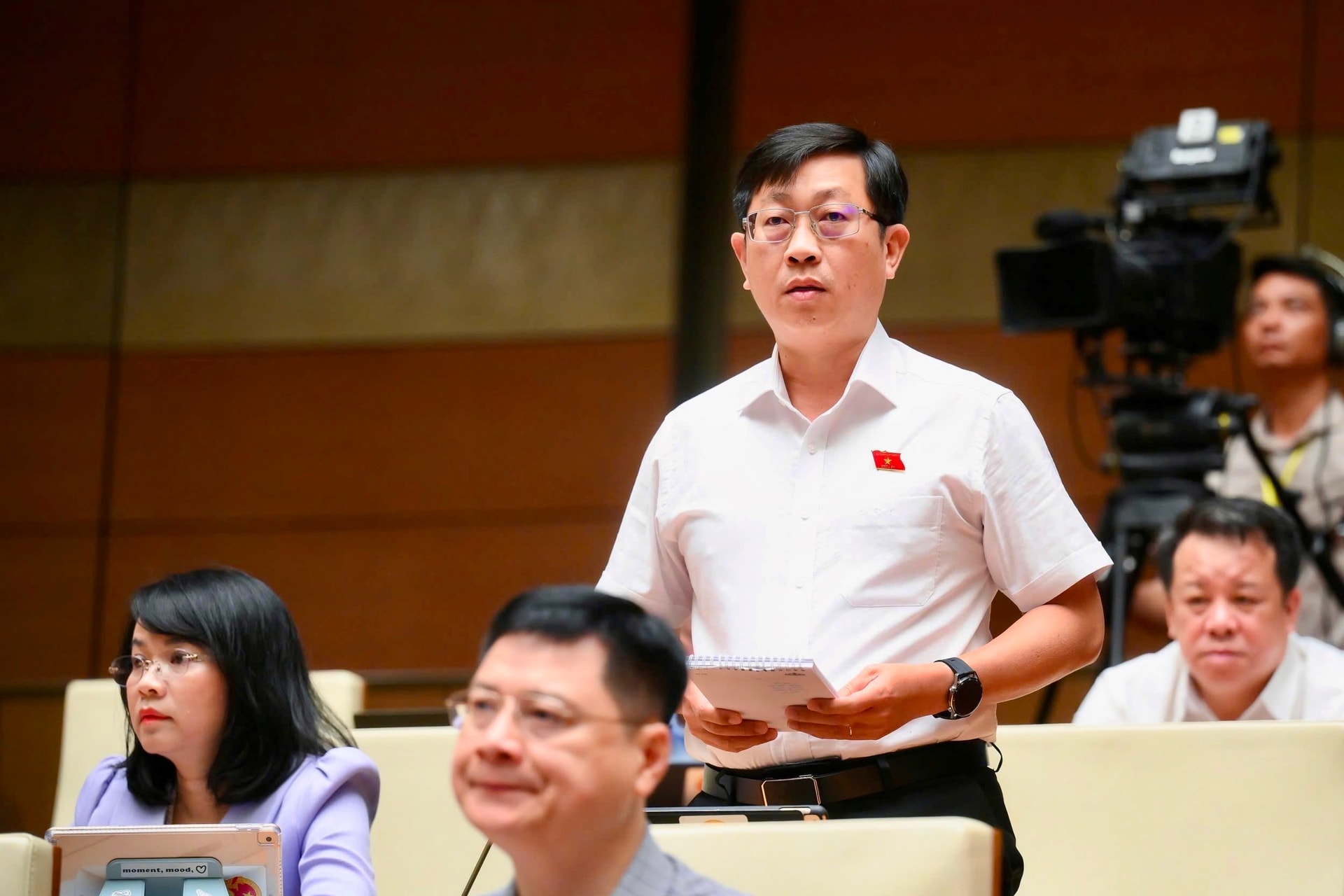 Chất vấn Bộ trưởng Bộ Tài chính về hiệu quả quản lý thuế trong lĩnh vực thương mại điện tử 1 b2fb11ec2c989bc6c289.jpg
