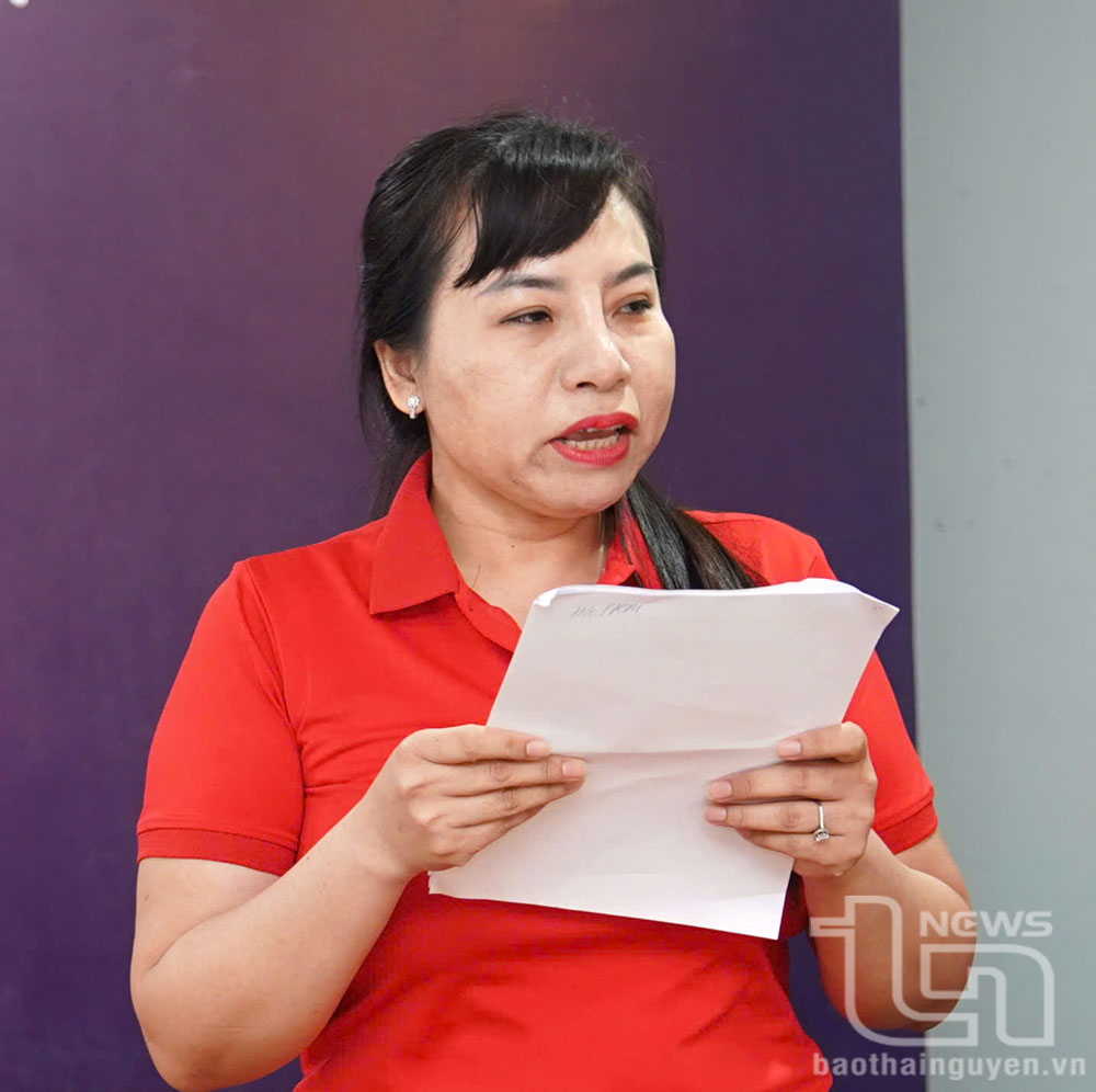 Nhà báo Nguyễn Nguyên, Trưởng phòng Văn hoá - Xã hội.