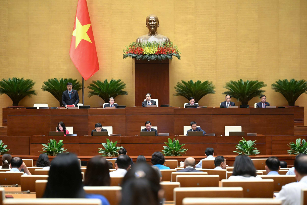 Bộ trưởng Nguyễn Hồng Diên trao đổi một số vấn đề liên quan đến ngành Công Thương tại Kỳ họp thứ 9 1 chiều ngày 17/6/2025, Quốc hội thảo luận ở hội trường về đánh giá bổ sung kết quả thực hiện kế hoạch phát triển kinh tế xã hội, ngân sách Nhà nước năm 2024; tình hình thực hiện kế hoạch phát triển kinh tế xã hội và ngân sách Nhà nước những tháng đầu năm 2025