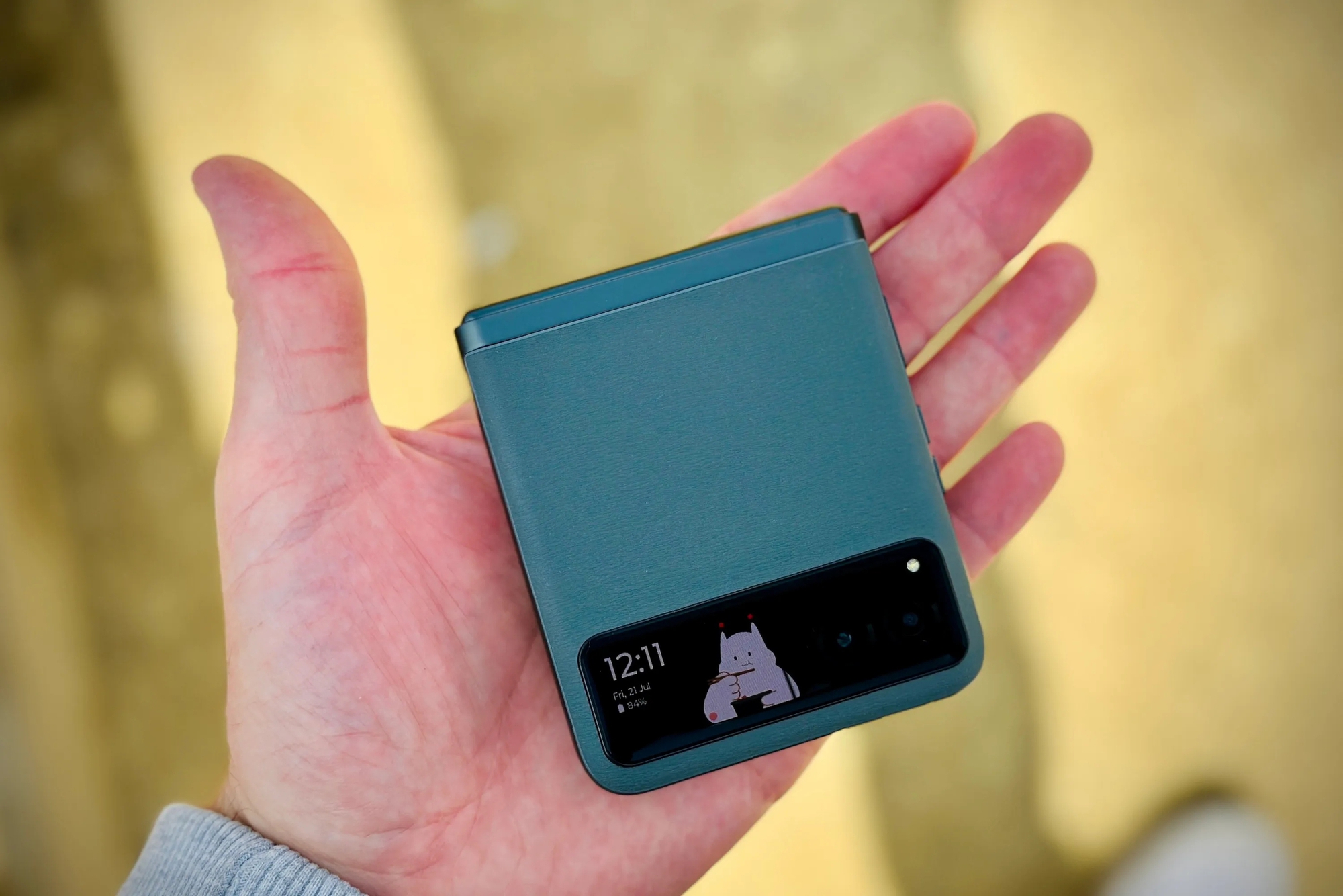Từng có giá gần 20 triệu, điện thoại màn gập Motorola giờ chỉ còn gần 5 triệu nhưng vẫn khó hút khách- Ảnh 4. Từng có giá gần 20 triệu, điện thoại màn gập Motorola giờ chỉ còn gần 5 triệu nhưng vẫn khó hút khách- Ảnh 4.