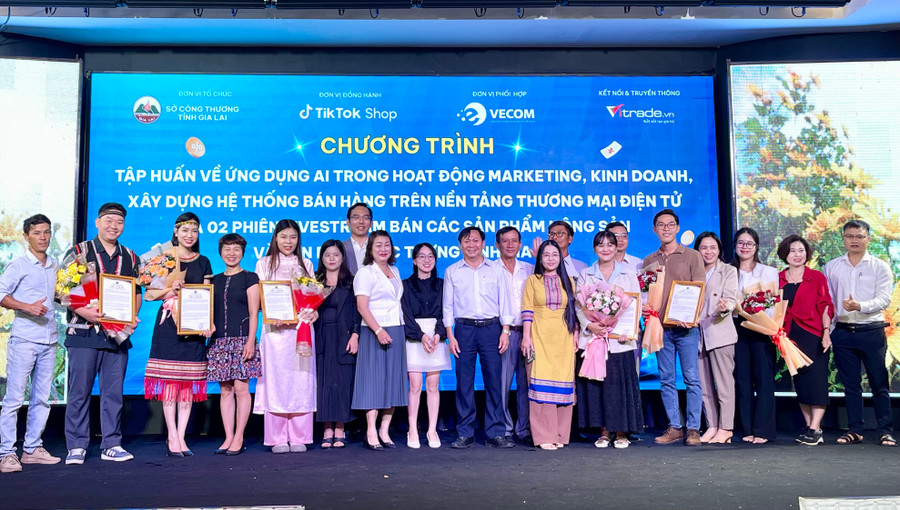 Các chương trình hỗ trợ đào tạo tập huấn đã góp phần đưa TMĐT của tỉnh phát triển. Ảnh: Vũ Thảo cac-chuong-trinh-ho-tro-dao-tao-tap-huan-da-gop-phan-dua-tmdt-cua-tinh-phat-trien-anh-vu-thao.jpg