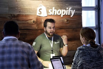 CEO Shopify: Chỉ tuyển thêm nhân sự khi AI không làm được việc