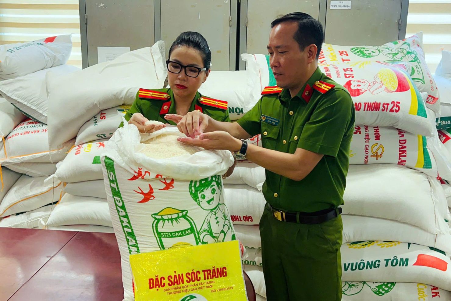 hơn 17 tấn gạo ST25 hơn 17 tấn gạo ST25