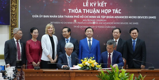 TP HCM bắt tay AMD phát triển nhân lực AI 1 Buổi ký kết biên bản ghi nhớ giữa đại diện UBND TP HCM và AMD (Mỹ). Ảnh: Hoàng Nhân