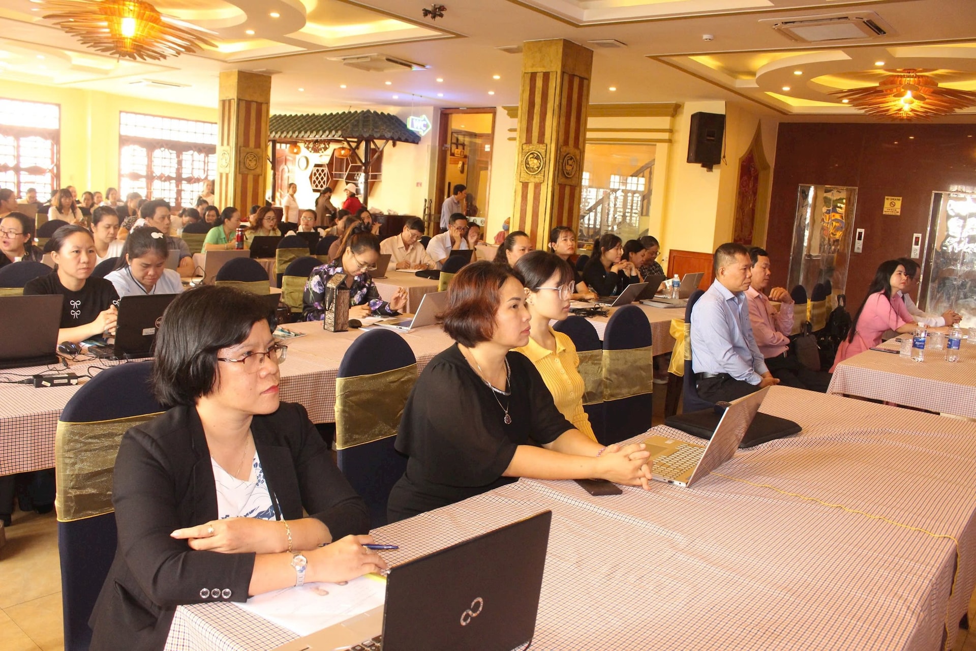 Khai giảng lớp bồi dưỡng nâng cao chất lượng quản lý và dạy học tại cơ sở giáo dục với AI 1 f9487355-0469-4f94-bf9e-f2aa4ed97caa.jpeg