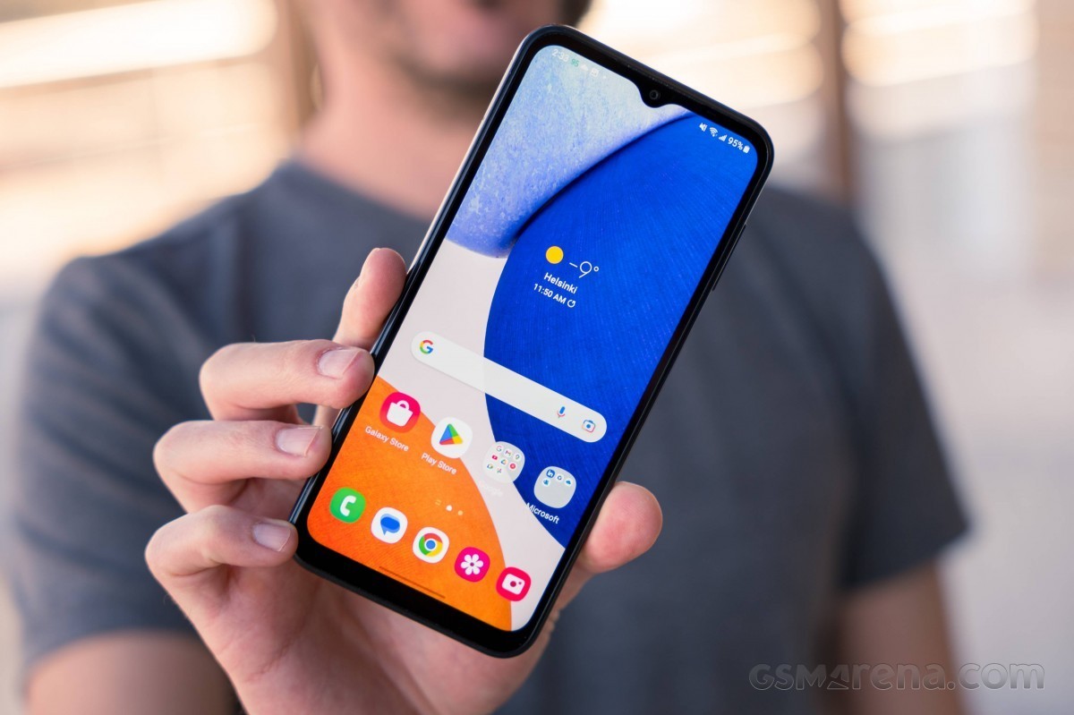 Đây là vua doanh số Android một thời, tháng 6/2025 vẫn bán, giá rẻ như bèo có phần xịn hơn iPhone 16 2 galaxy-a14-ct-2-1694083476.jpg