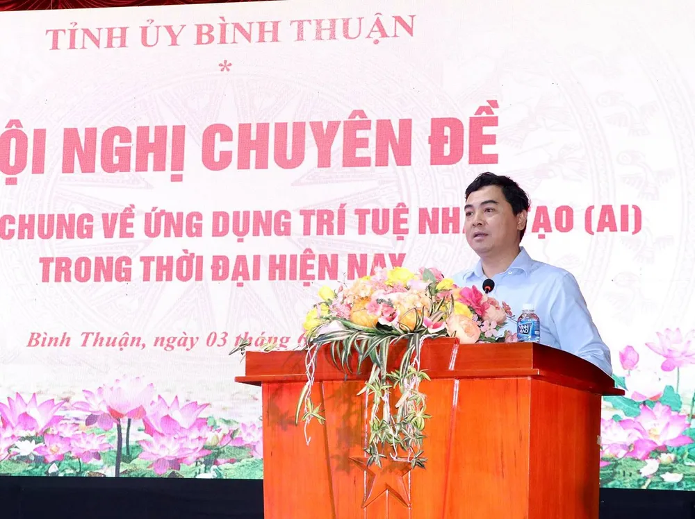 Bí thư Tỉnh ủy Bình Thuận Nguyễn Hoài Anh phát biểu kết luận tại hội nghị h1-2809-4014.jpg