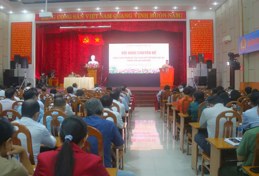 Đông đảo lãnh đạo, cán bộ, công chức... tỉnh Bình Thuận tham dự hội nghị h2.jpg