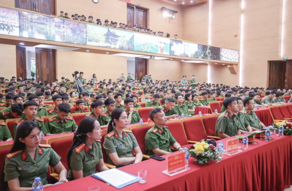 Hơn 7.500 cán bộ, chiến sỹ Công an Hà Nội hoàn thành khóa học ứng dụng AI